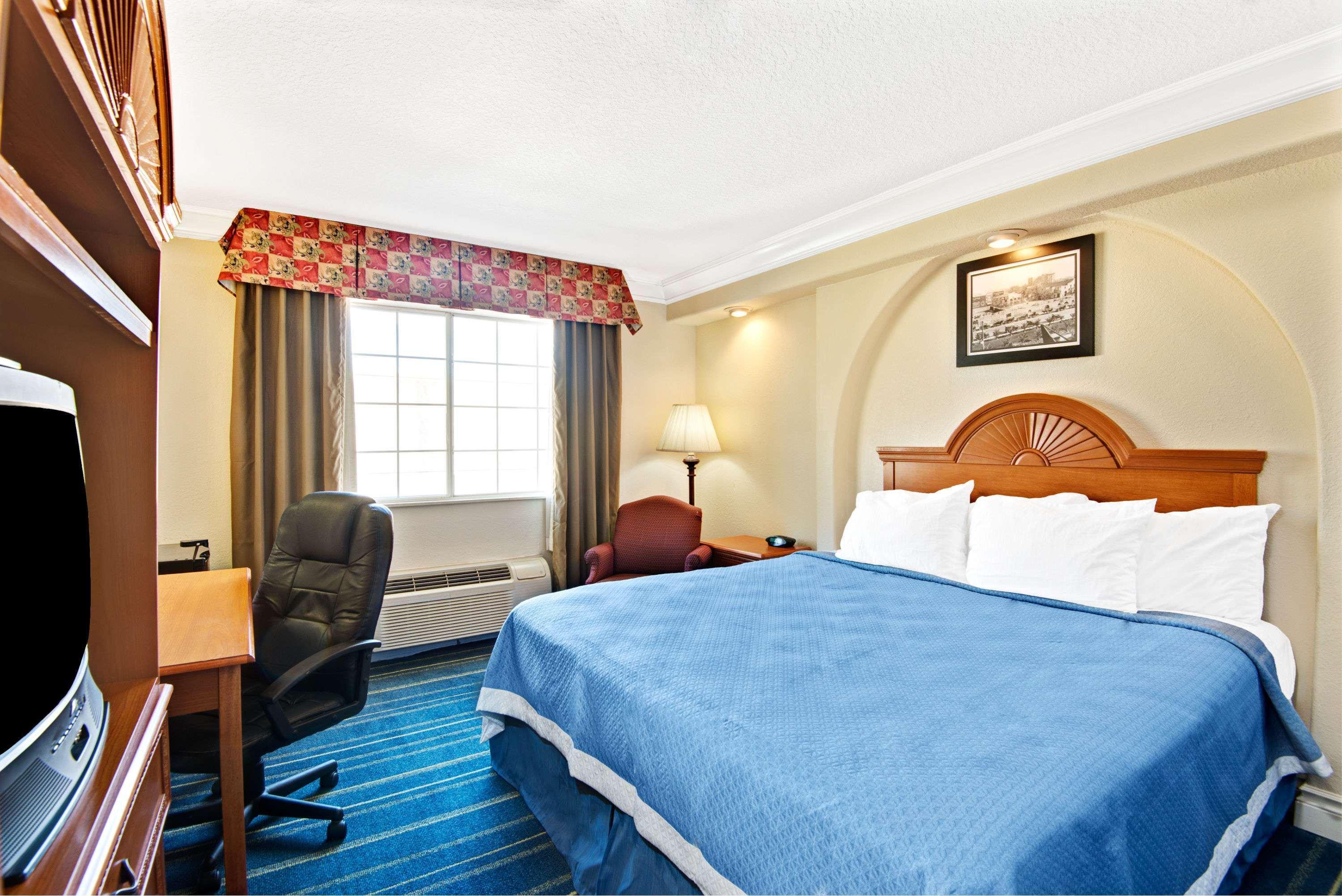 Days Inn By Wyndham San Antonio Airport מראה חיצוני תמונה